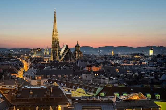 Mercedes S-Class luxury transfer Vienna to Budapest